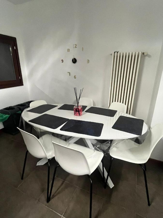 Home Sarenji Trivolzio Екстер'єр фото
